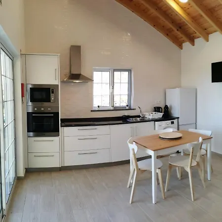 Of Eira Velha بيت للعطل